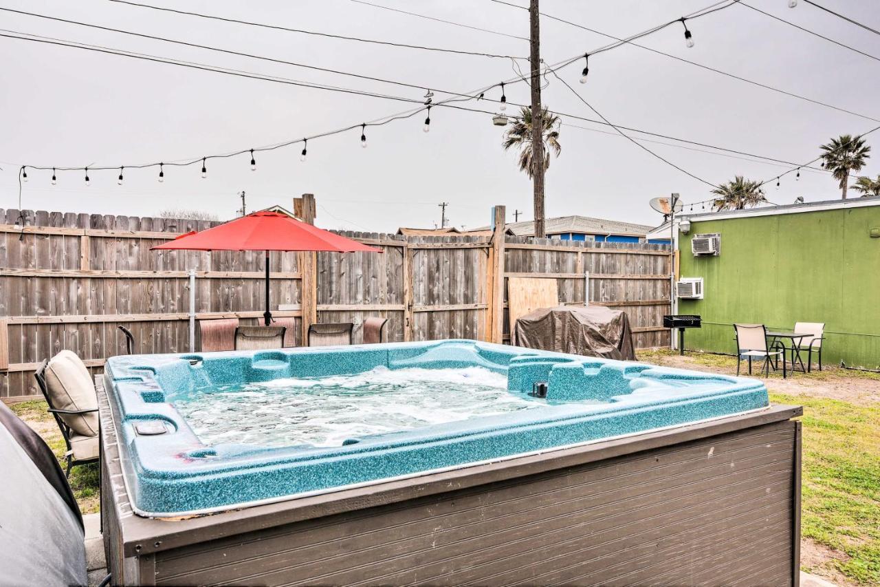 Beautiful Galveston Apt With Deck Less Than 3 Mi To Dtwn! Eksteriør billede