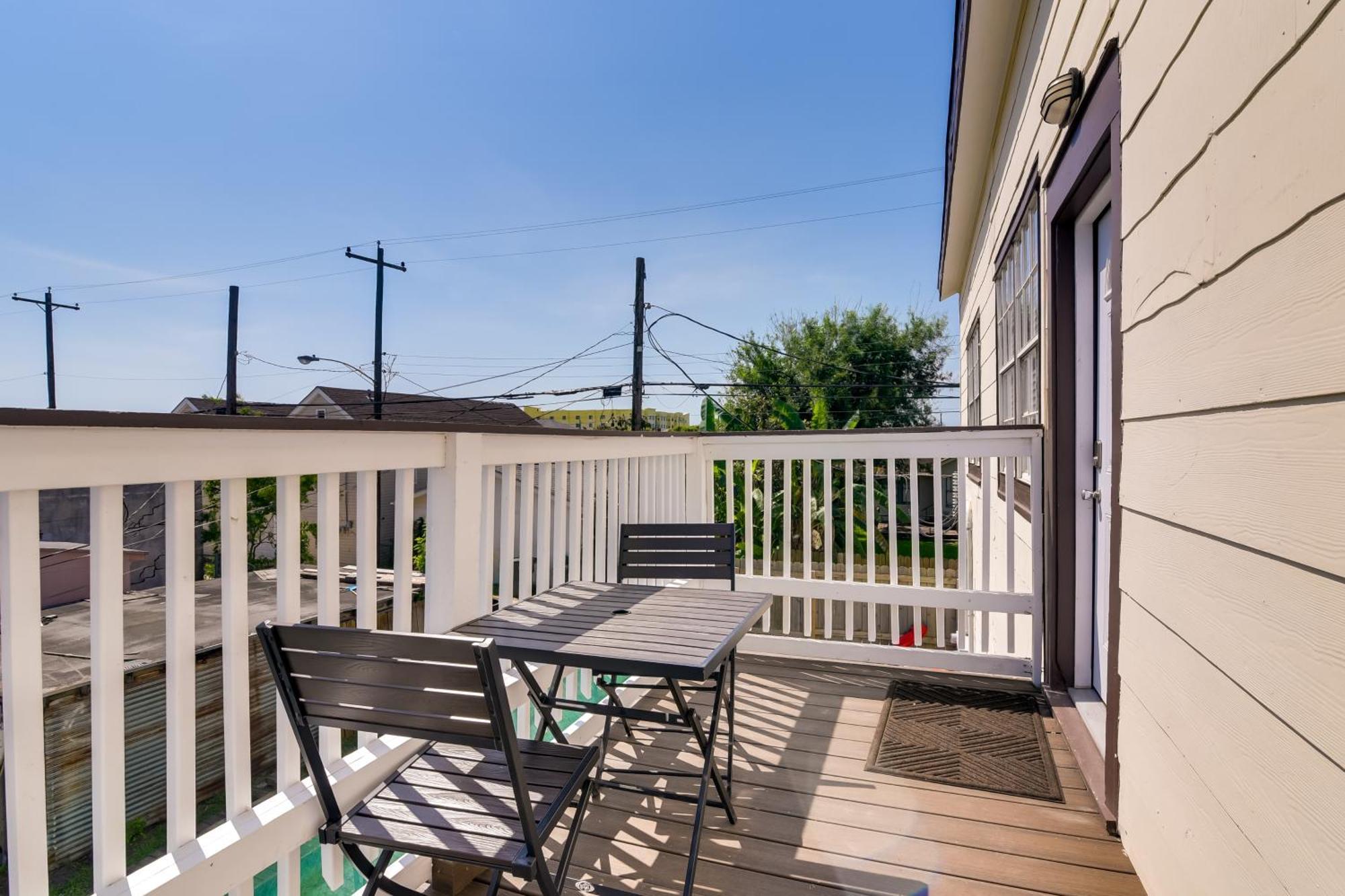 Beautiful Galveston Apt With Deck Less Than 3 Mi To Dtwn! Eksteriør billede