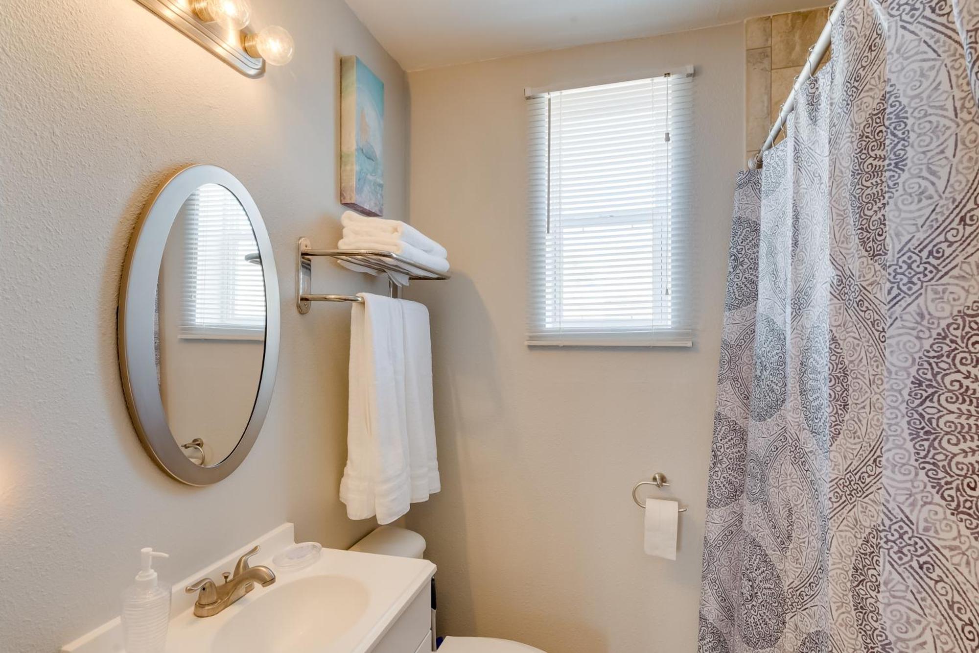 Beautiful Galveston Apt With Deck Less Than 3 Mi To Dtwn! Eksteriør billede
