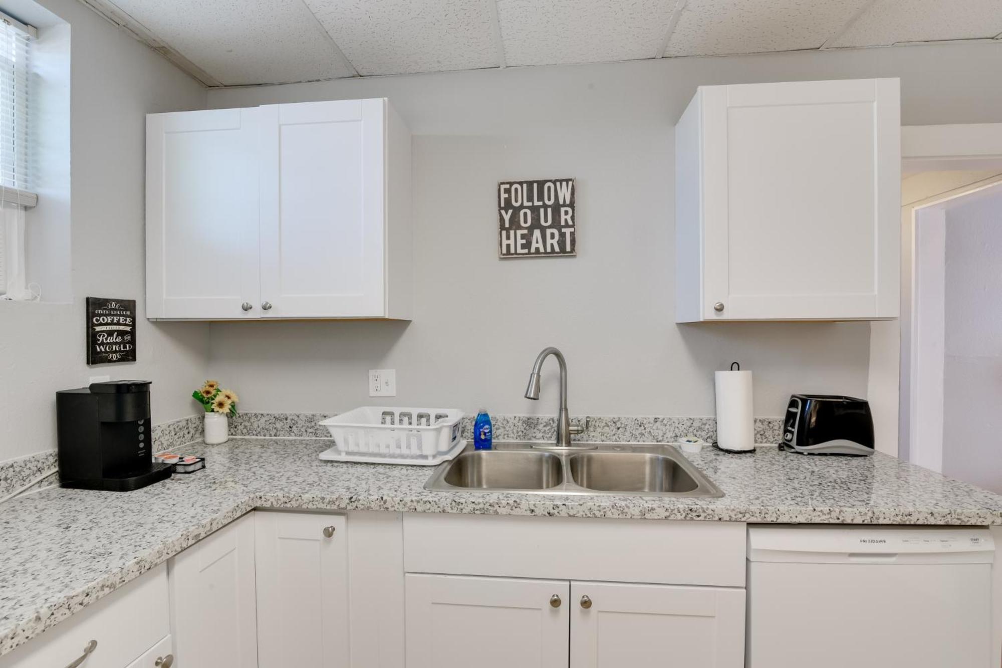 Beautiful Galveston Apt With Deck Less Than 3 Mi To Dtwn! Eksteriør billede